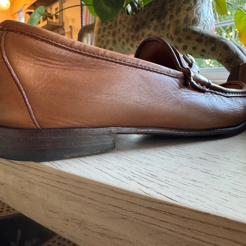 Gucci Tan Leather Loafers with Red and Green Accents - Picture 9 of 9